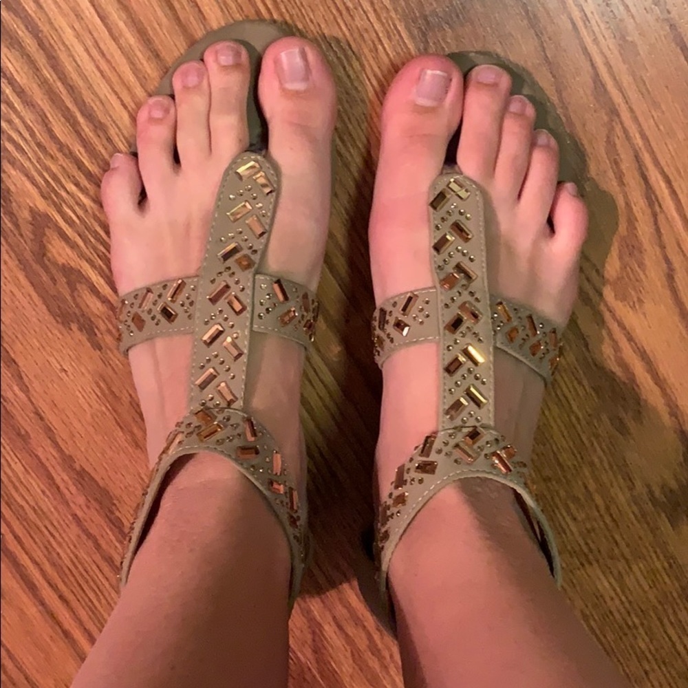 Beige sandals with gemstone detail